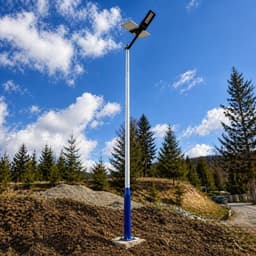 Détail du luminaire LED avec panneau solaire